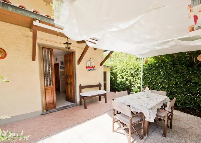Villa La casina del Mare Marina di Massa